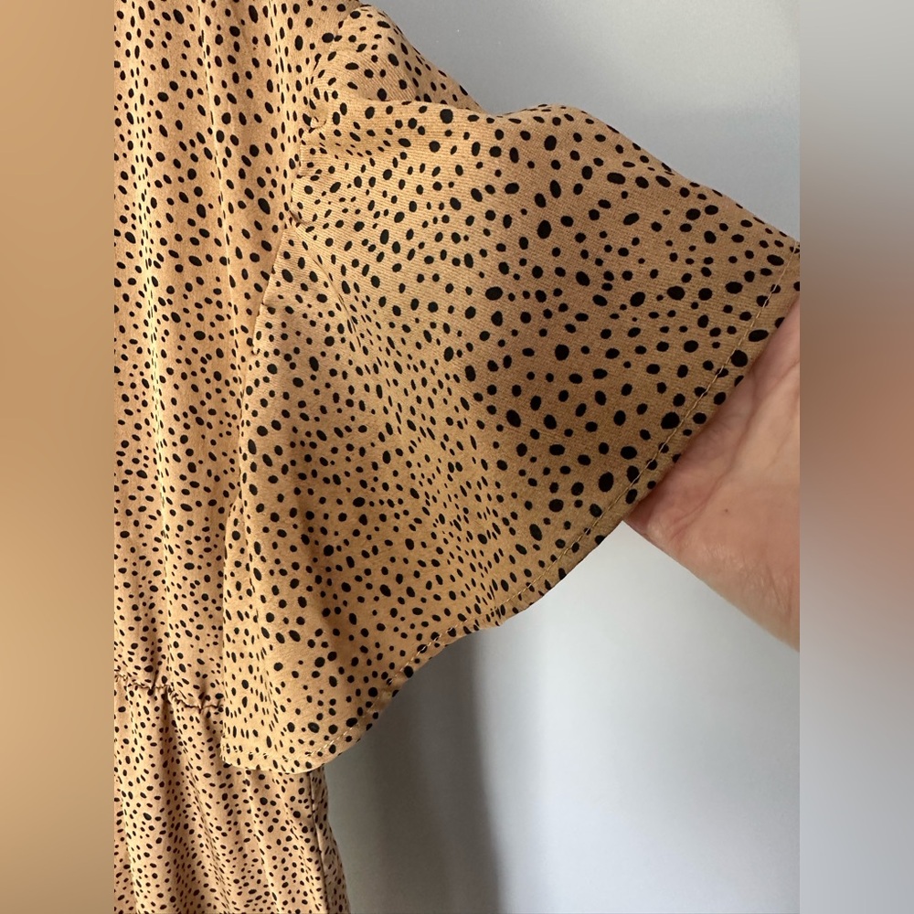 SHEIN CURVE size 2XL brown with black dots v-neck, short sleeved dress. - Picture 3 of 7